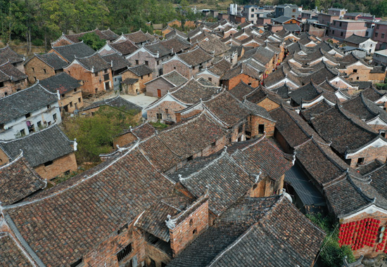 富川瑶族自治县朝东镇的瑶族古村落——岔山村。自治区住房城乡建设厅供图