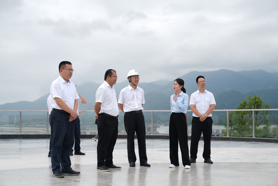 实地考察大藤峡水利枢纽工程建设现场。李浩摄