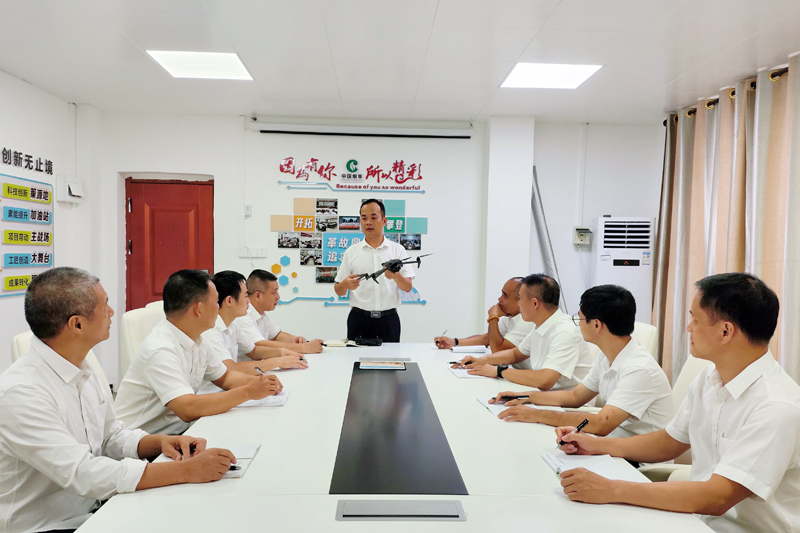无人机项目综合管理员介绍无人机技术的实战应用。农光剑摄