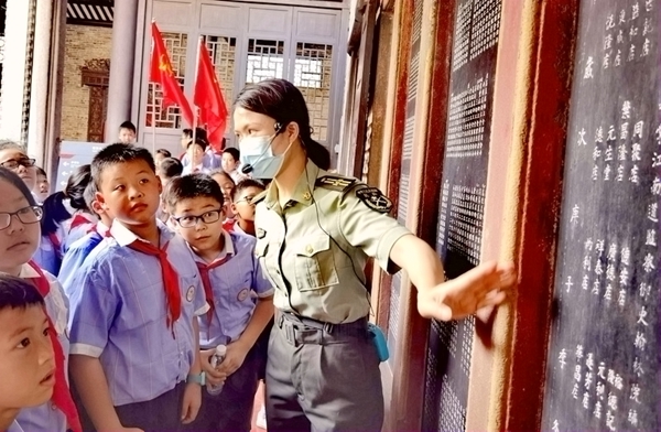 学生到粤东会馆开展革命传统教育活动。马铭宇摄