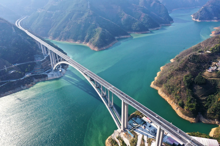 天峨龙滩特大桥——世界最大跨度劲性骨架混凝土拱桥