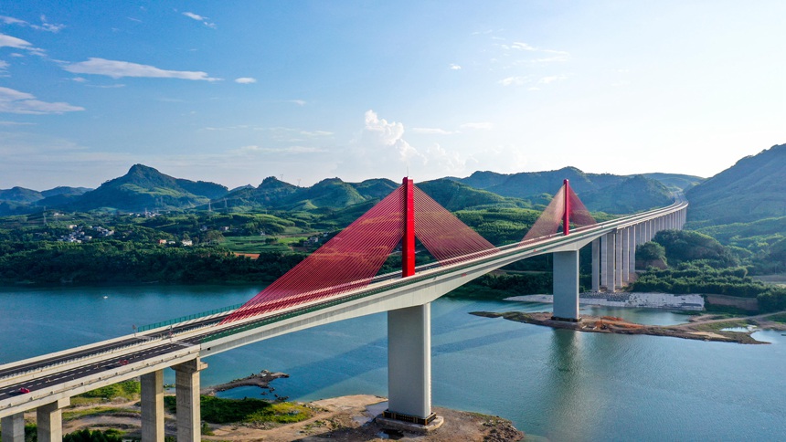 培森柳江特大桥——世界最大跨径公路预应力混凝土部分斜拉桥
