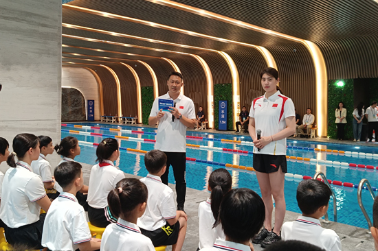 开展防溺水公开课现场教学。广旅集团供图