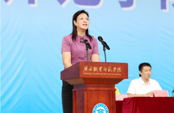 校长朱朝霞讲话。广西职业师范学院供图