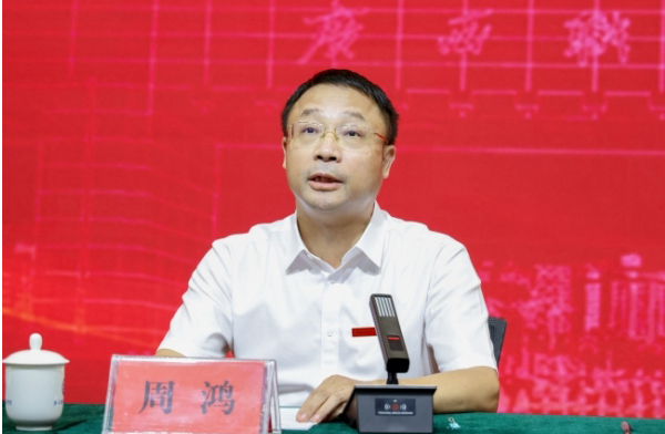 广西职业师范学院党委书记周鸿讲话。广西职业师范学院供图