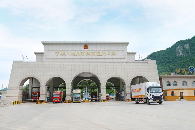 貨車從友誼關口岸入境。廣西商務廳供圖