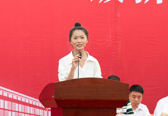 新生代表发言。邓民胜摄