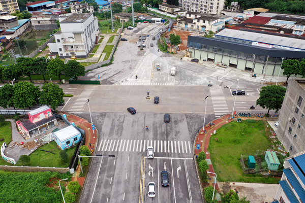 灵峰南路与钟山中路交叉路口改造后。