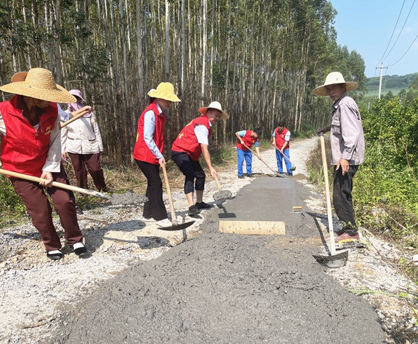 金秀桐木服务区：志愿服务暖人心 共筑安全出行路