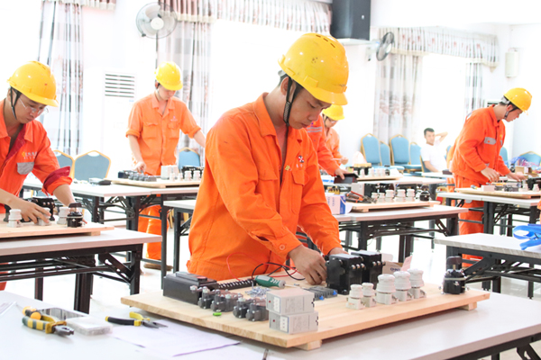電工技能比賽現場。公司供圖