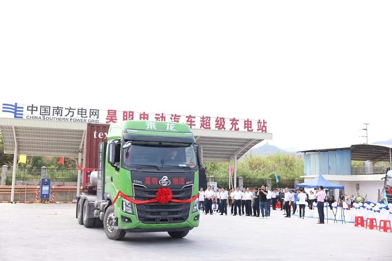 南方电网广西贺州供电局积极推进充电基础设施建设，引领重卡“油改电”发展进程。邓元元摄