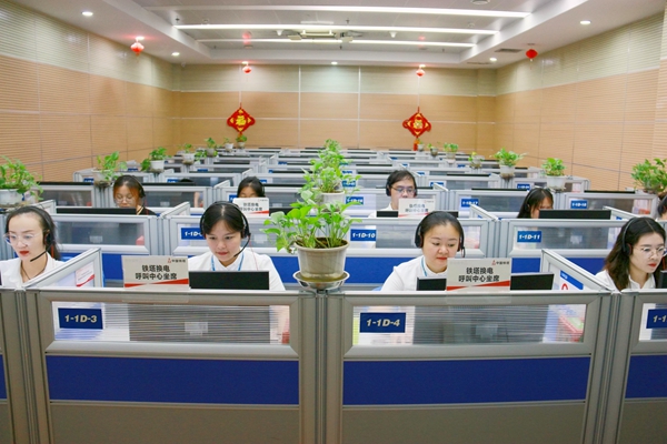广西铁塔能源10096客服中心现场。杨凌霄摄