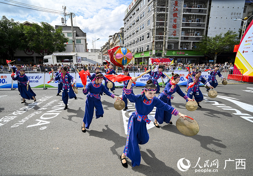 绣球之乡靖西欢迎即将到来的参赛选手们。人民网 雷琦竣摄