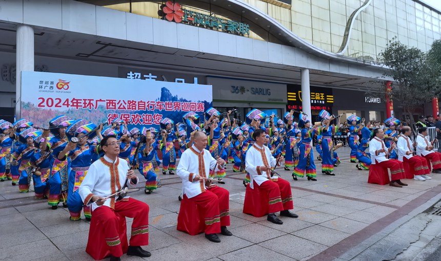 壮族马骨胡艺术演奏表演。岑秀杯摄