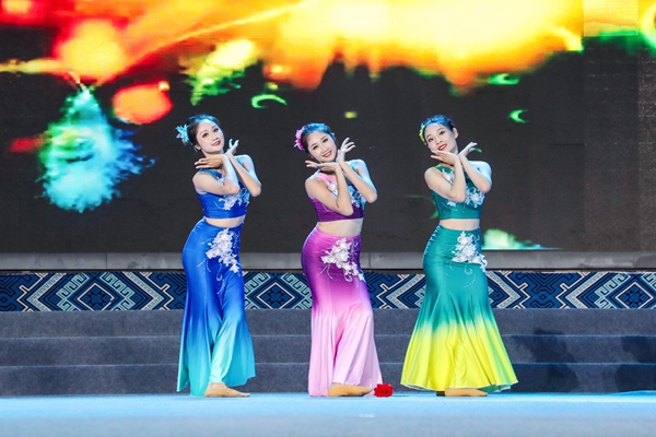 舞蹈《傣家妹》。凌欽章攝