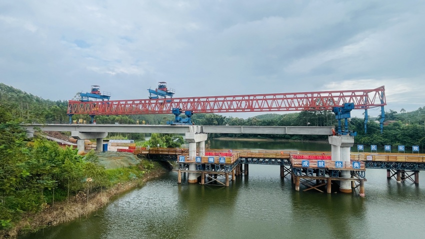 双鱼良桥建设现场。王晓巍摄