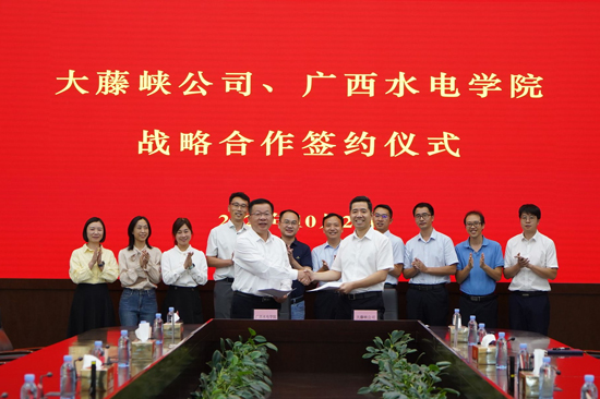 签约仪式现场。季锐摄