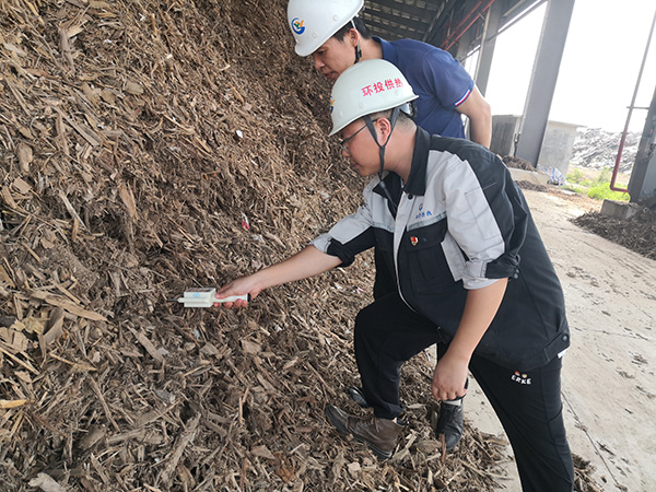青年党员参与贵港农林生物质能供热项目建设。广西环保集团供图