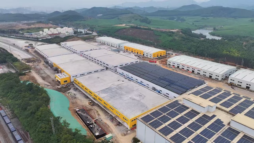 百色“柚香谷”饮料深加工项目建设现场。谢宇龙摄