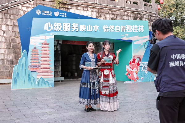 现场气氛通过直播画面及时传递到线上观众。广西移动供图