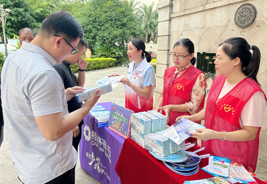 桂林银行麓湖国际小微支行常常深入周边社区，为当地居民带来各类惠民利民、喜闻乐见的活动。桂林银行供图