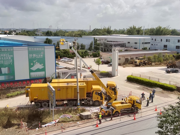 4-通過帶電作業將中壓發電車並網.jpg