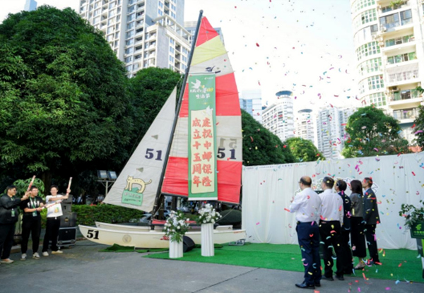 主办方相关领导共同为活动揭幕。廖家良摄