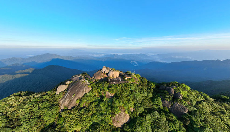 “广西封面”调研行：登顶华南之巅 一览众山小