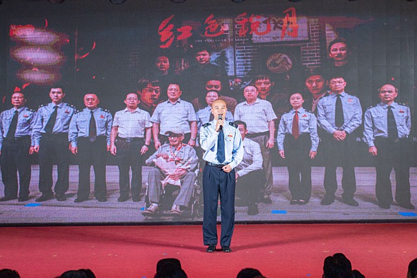 梧州市税务局和肇庆市税务局共同组织开展“书香同行共税月 肇梧携手赴新程”共建活动，黎子晖作为青年代表分享梧州税务系统在创作拍摄微电影、短视频的心得体会。_副本