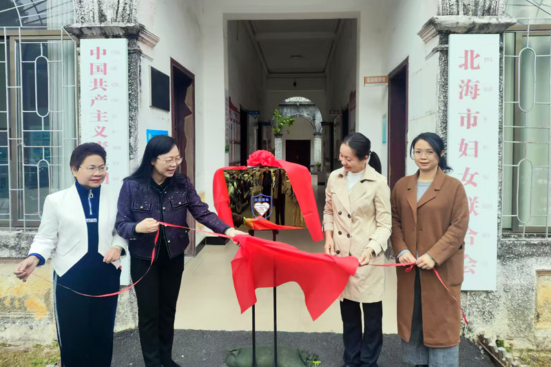 揭牌仪式现场。黄玉春摄