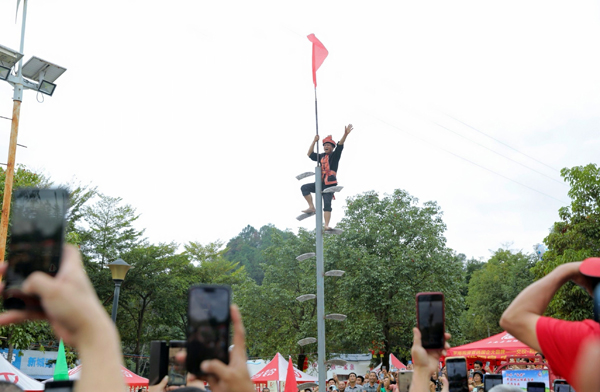 精彩的“上刀山”