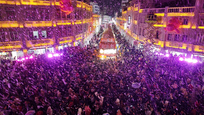 在十字街中心遇见“新年的第一场雪”