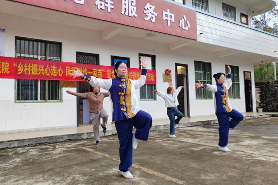 壮医三气养生操。吴小红摄