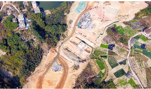 三塘总部经济基地规划12路项目建设有序推进。记者黄维业摄