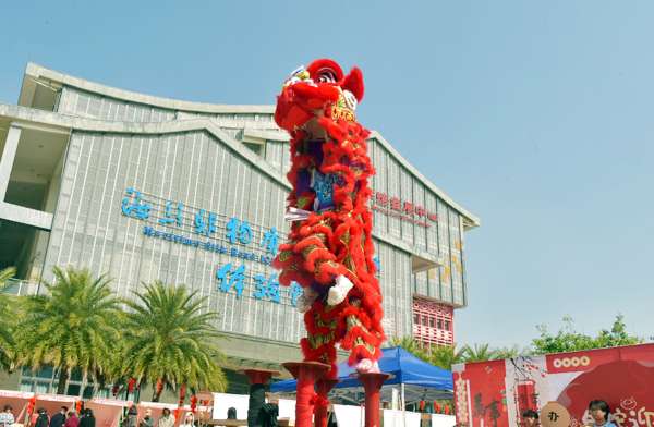 集市上精彩的舞獅表演