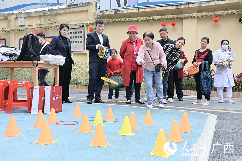 跑圈活动。人民网 雷琦竣摄