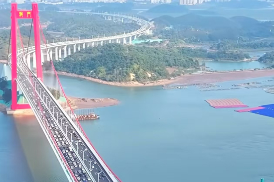 春運期間龍門大橋車流情況。黃梓芸攝