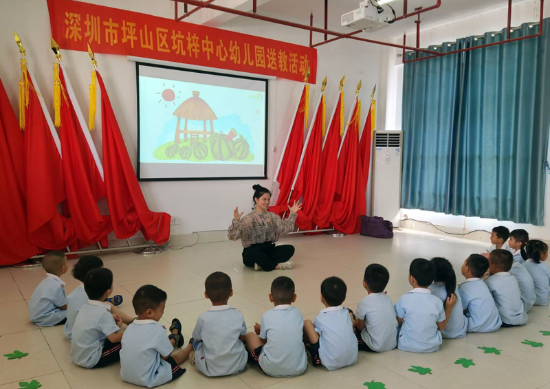 积极开展结对共建活动，图为坪山坑梓中心幼儿园到思林坪山幼儿园开展音乐示范课。田东县农业农村局供图