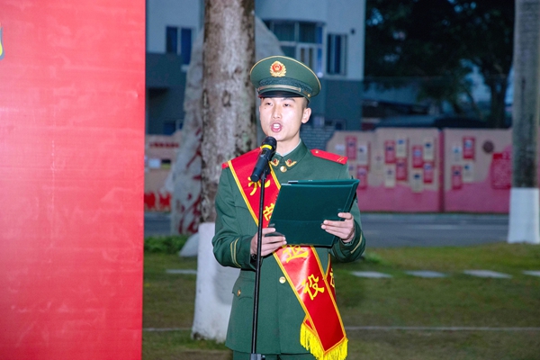 退役士兵代表发言。马腾飞摄