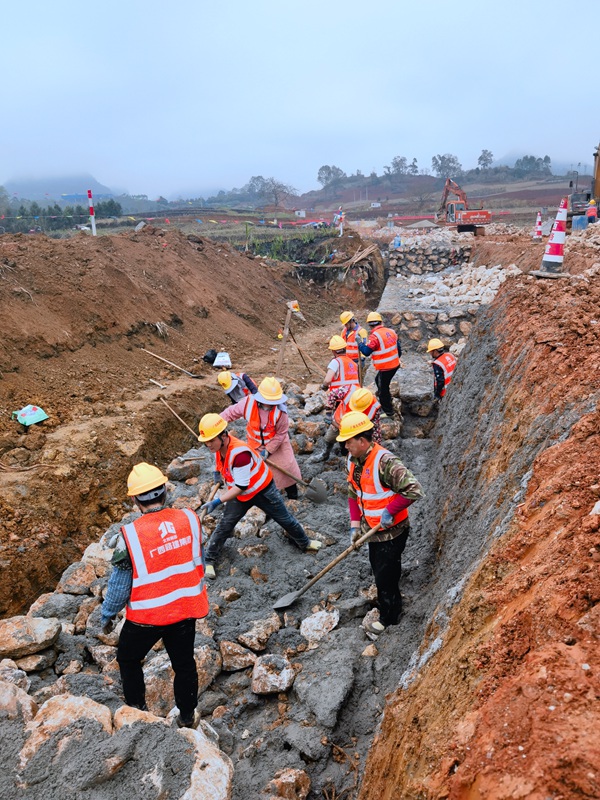 G219龙州科那路挡土墙施工。王燕秋摄