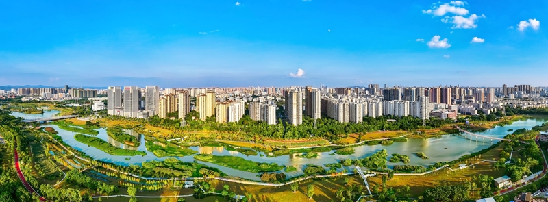明月湖公园全景。