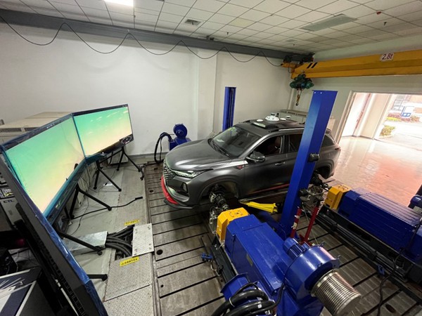 新能源动力总成及整车台架