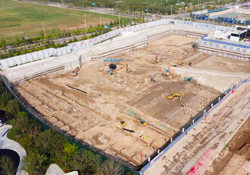 图为2022年7月，地源热泵系统地下管路施工阶段场景。中交一航局供图