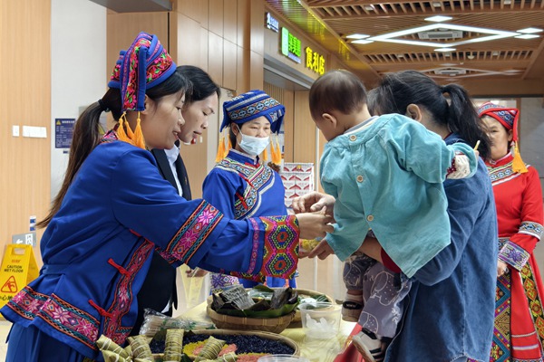 那樓服務區開展活動。李杰攝