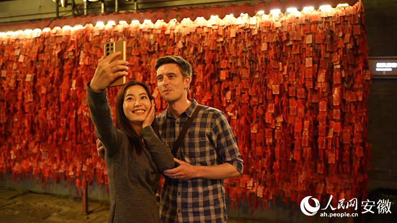 戴维·泰勒与妻子李洁