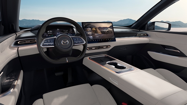 MAZDA EZ-6鹭羽白浅色内饰中控台