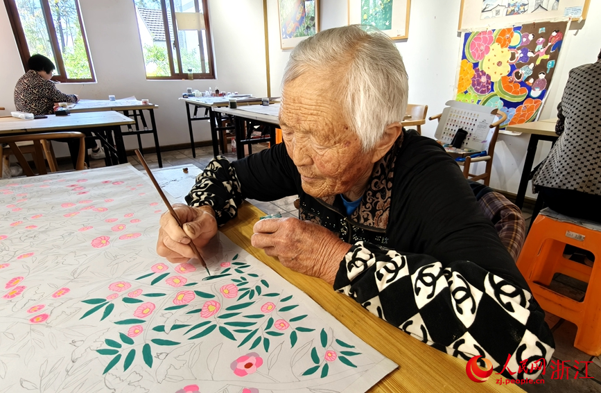 农房变画室，村民乐享幸福生活