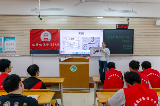柳铁职院铁道运输理学院班级读书分享会。韦晓摄