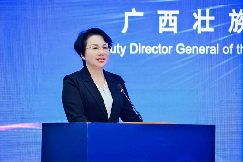 广西壮族自治区商务厅副厅长朱雁玲致辞。主办方供图