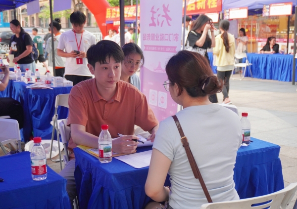 南宁市青秀区举办专场招聘会活动(图2)